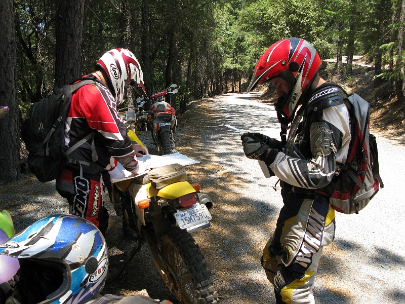 IMG_1130.JPG - Saturday morning was about equal parts riding and then trying to figure out to where the Halliburton we'd ridden.