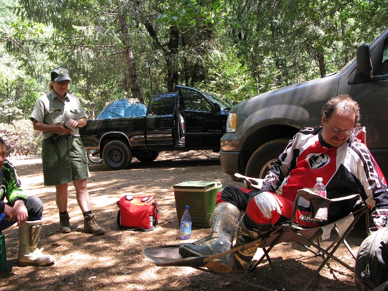 IMG_1146.JPG - Don't think I don't see that campstove mister.
