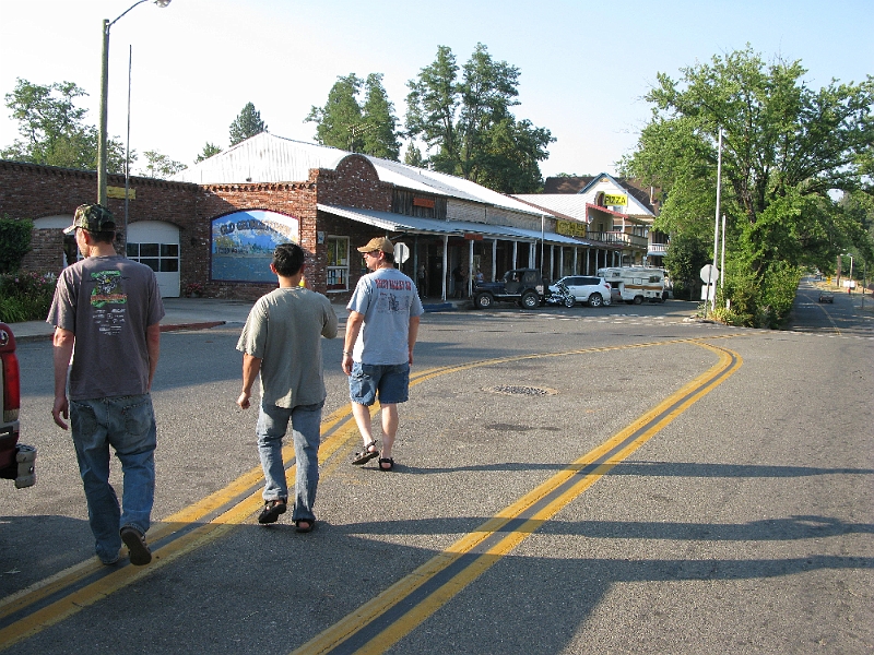 IMG_1182.JPG - These men are on the way to making a big mistake.