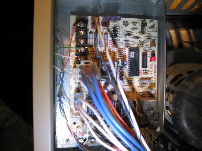 IMG_1715.JPG - The LED on the right blinks twice when the thermostat calls for heat.
