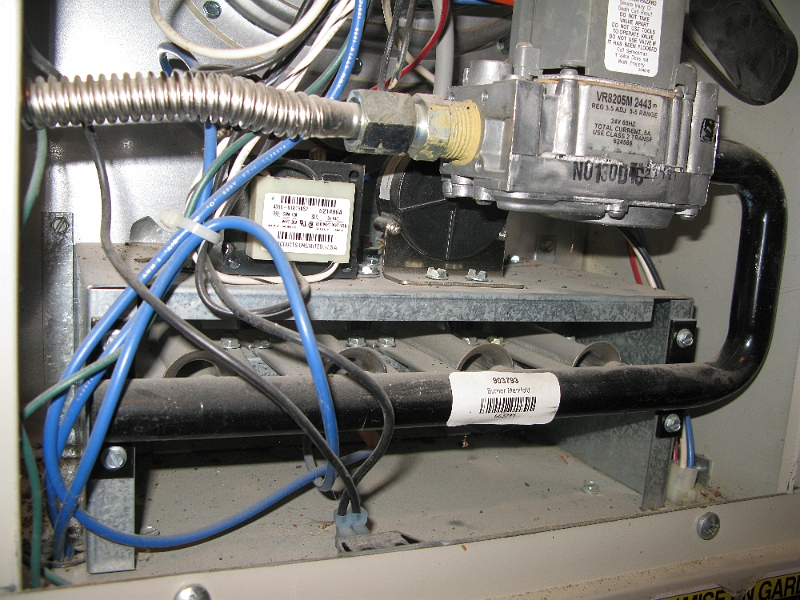 IMG_1720.JPG - The thing that looks like a hockey puck on edge in the middle is hte pressure sensor. The gray tube above it goes to the inducer fan. The fan runs, and the vent above it is clear, but the pressure switch does not signal all is well. Hence no gas, no ignition, no heat.