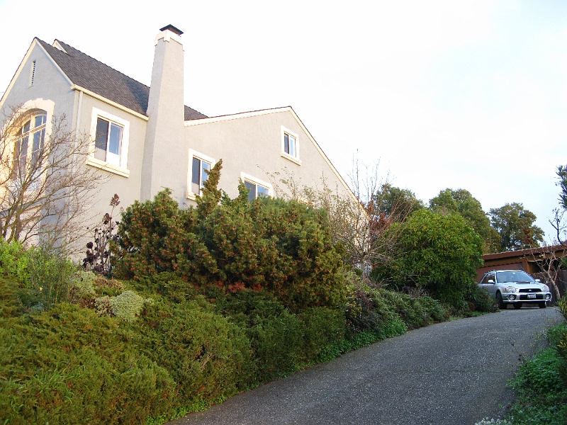 IMG_2080.JPG - Neighbors house doesn't even start until mine is finished. No overlap at all.