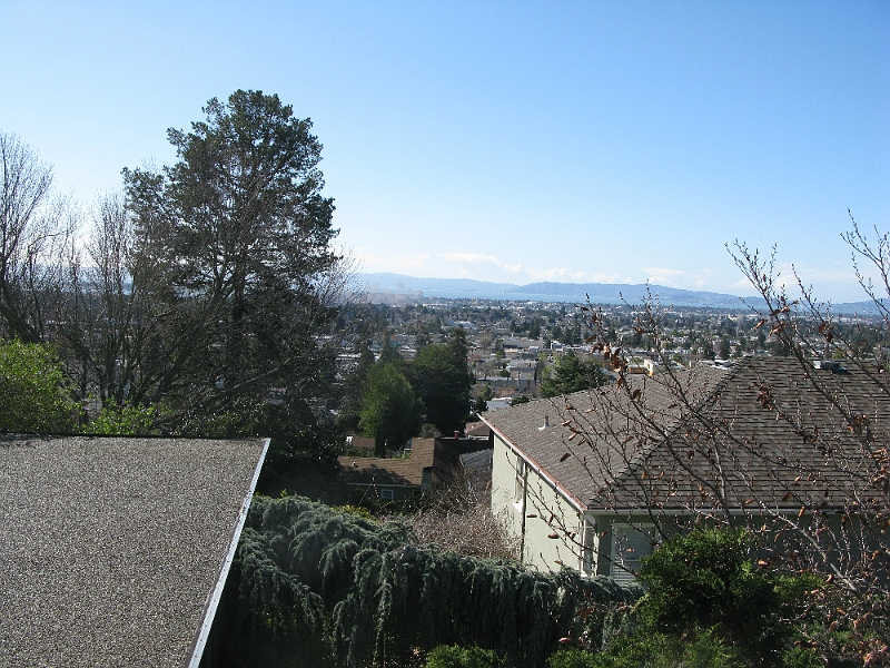 IMG_2097.JPG - Something on fire out there? Easy to spot most Oakland fires from up here.