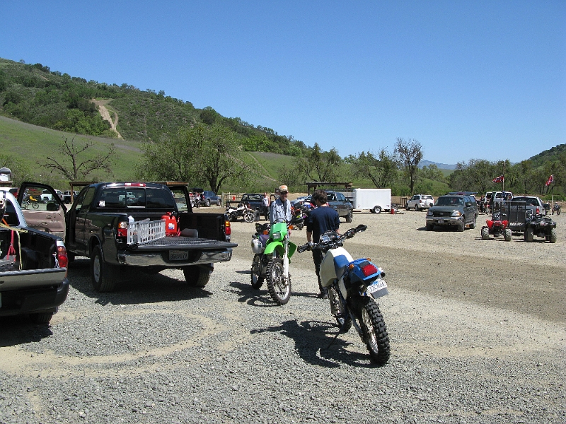 IMG_2431.JPG - First dual dudes ride of '09. Yes, those are rebel flags in the background.