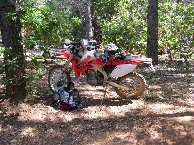IMG_0063.JPG - You know it is a serious rest break when the gear comes off.