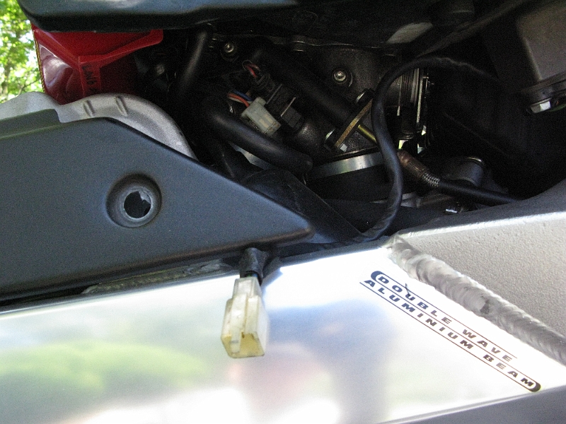 IMG_0100.JPG - This is the fuel pump connector. Manual said it would be on the other side of the motor.