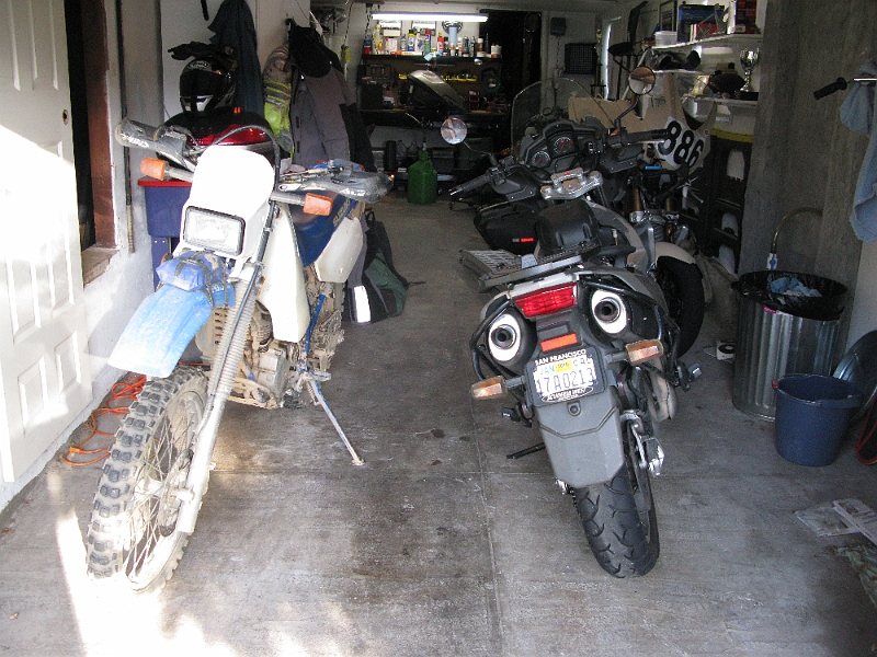 IMG_0111.JPG - Good thing my dirtbike is street legal. It is now plan B for commuting, etc.