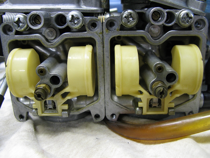 IMG_0143.JPG - EX250 carbs being readied for use on an SRX600. Trying to find some smaller slow jets (they had 38s) and bigger mains (they had 105).