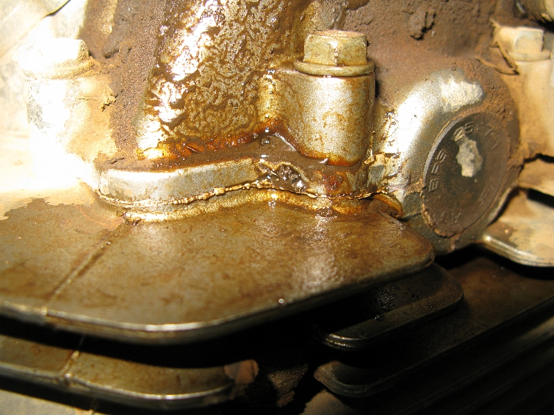 IMG_0177.JPG - The tiniest bit of hot oil runs everywhere.
