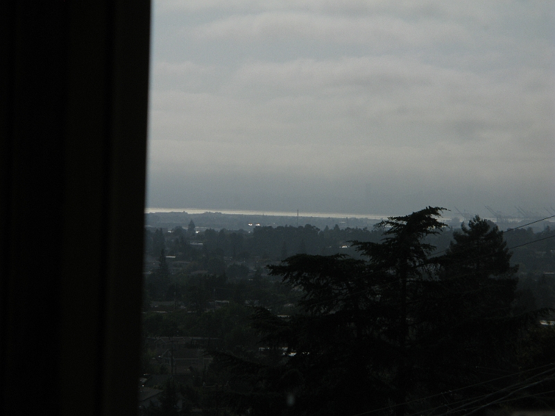 IMG_0395.JPG - The port of Oakland. Can't wait for a clear day.