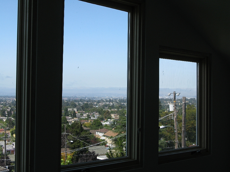 IMG_0424.JPG - Finally clear enough that a bit of the city skylines and bridges can be seen.