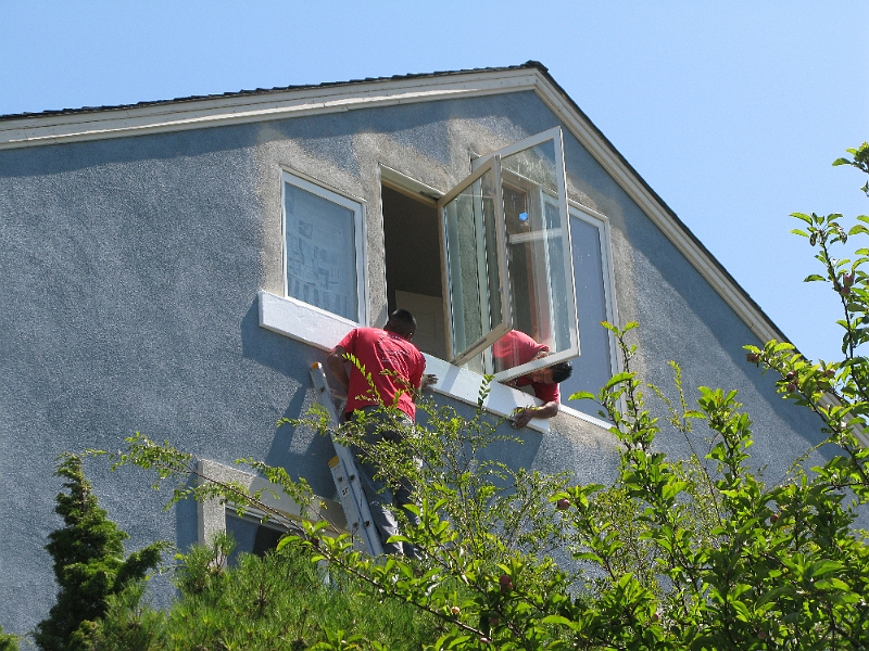 IMG_0431.JPG - Putting up the foam with some adhesive. Stucco over it for the finished detail.