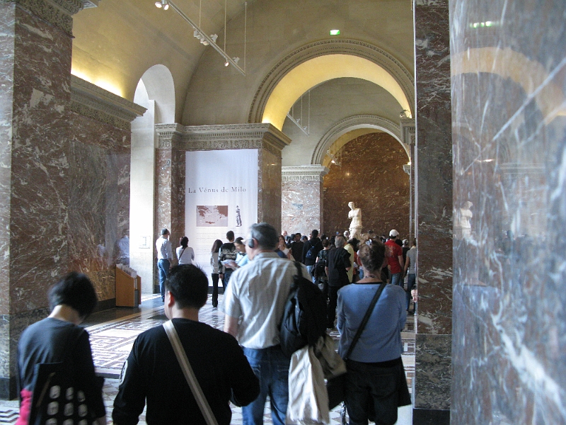 IMG_0648.JPG - The popular objects usually took a few minutes to approach as people waited for their turn to linger up close.