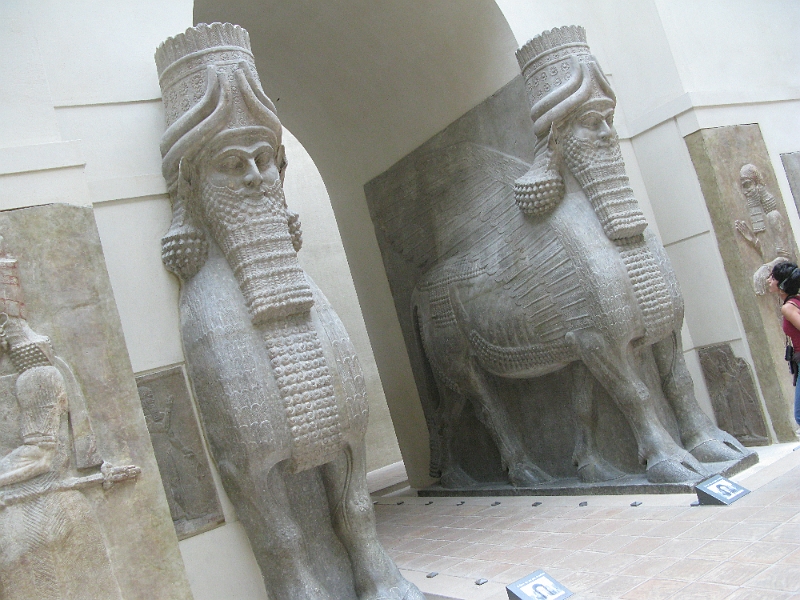 IMG_0670.JPG - Compare to human at right for scale.