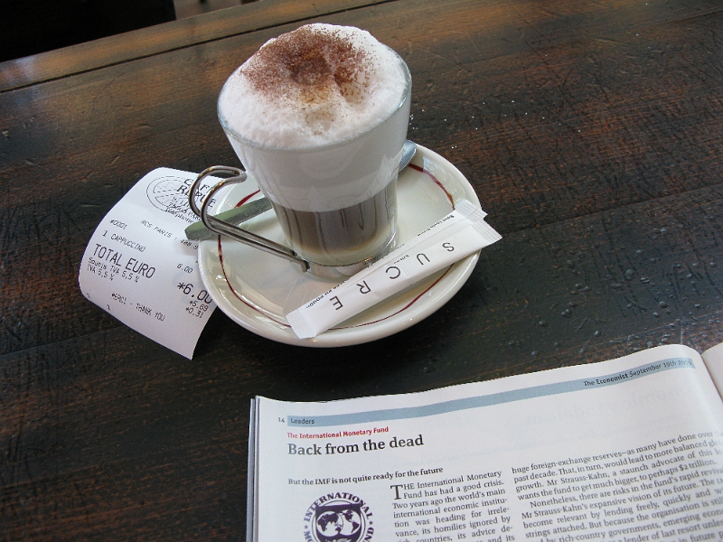 IMG_0700.JPG - 6 Euro for a latte. That's about 9 bucks to you and me.