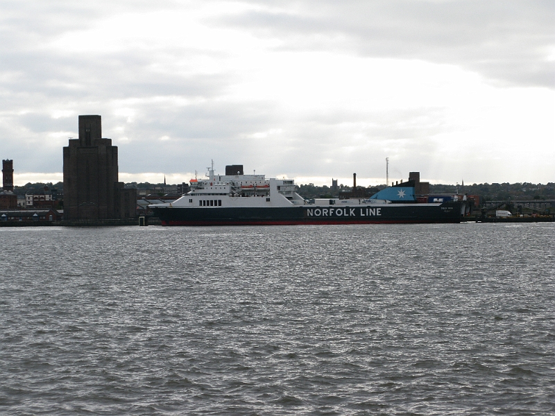 IMG_0747.JPG - This is not the ferry you were looking for.
