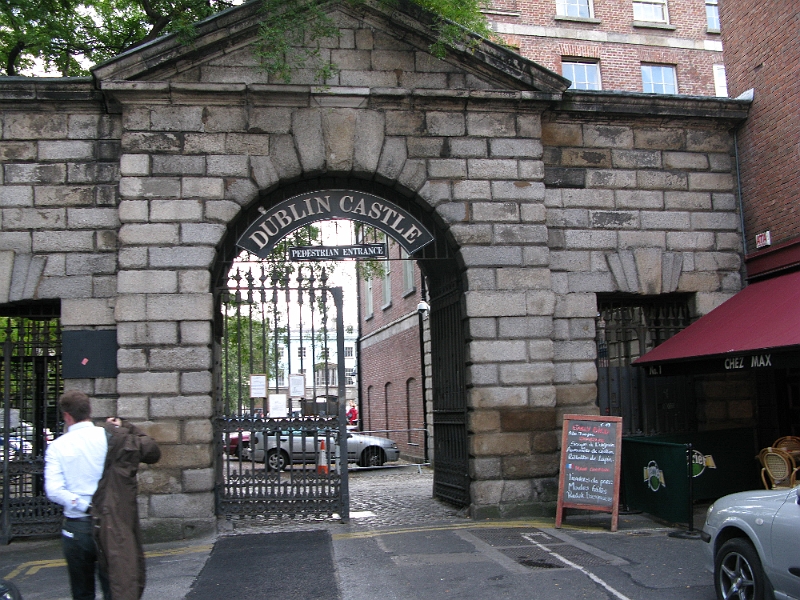 IMG_0957.JPG - Dublin really lets modern life (especially commerce) encroach on its antiquities.