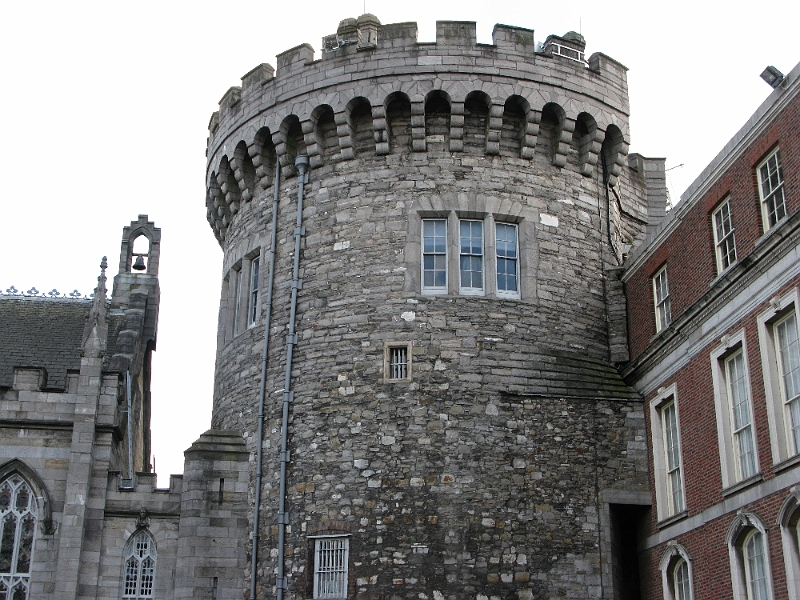 IMG_0959.JPG - Interesting how the later additions morph into the tower. Too much retrofitting for my taste, but you could also look at it as the Irish living a continuous history, rather than putting the past up on a pedestal.
