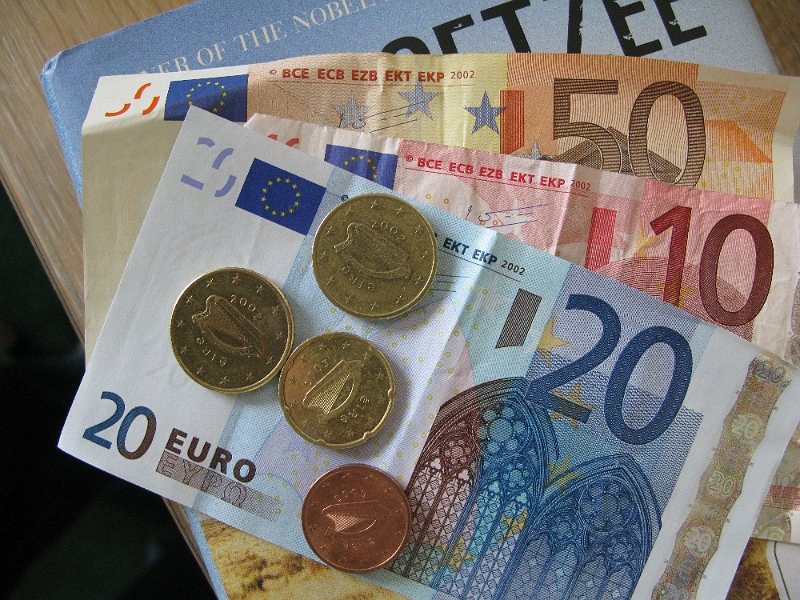 IMG_0961.JPG - Back in this currency again, although here everything is co-branded with Irish insignia.