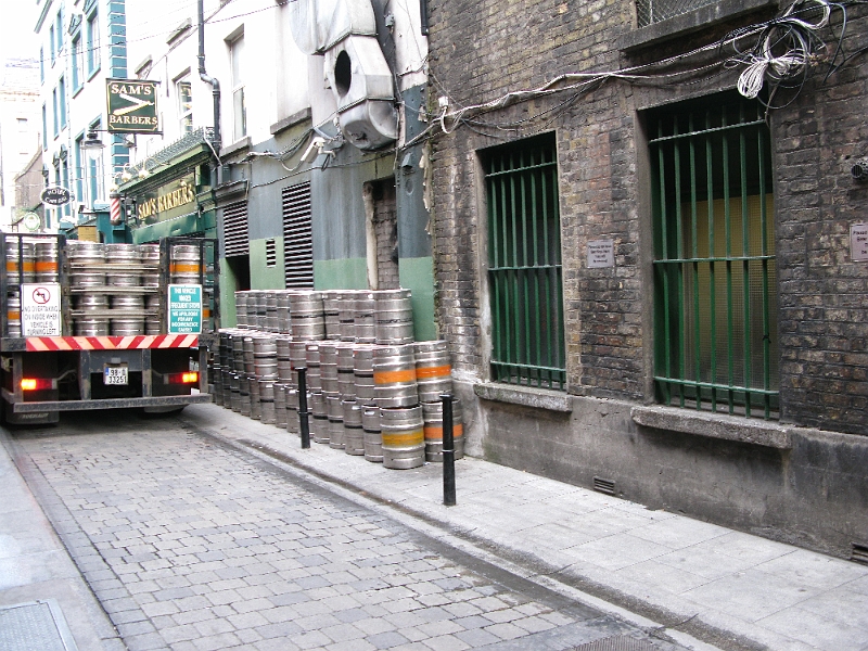 IMG_0996.JPG - That's a lot of beer for one bar.
