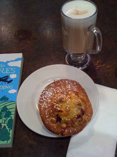 IMG_0065.jpg - Back in Dublin at my favorite cafe.