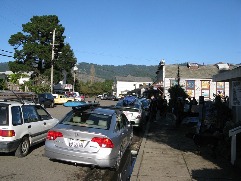 0642.jpg - Backtracked through town looking for parking. It ain't plentiful.
