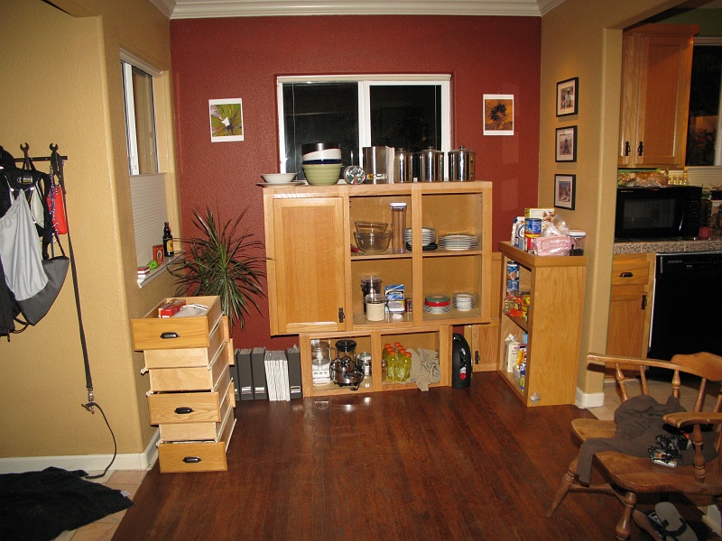 IMG_1573.JPG - Entry foyer + pantry = Pantry foyer. A new trend I am pioneering.
