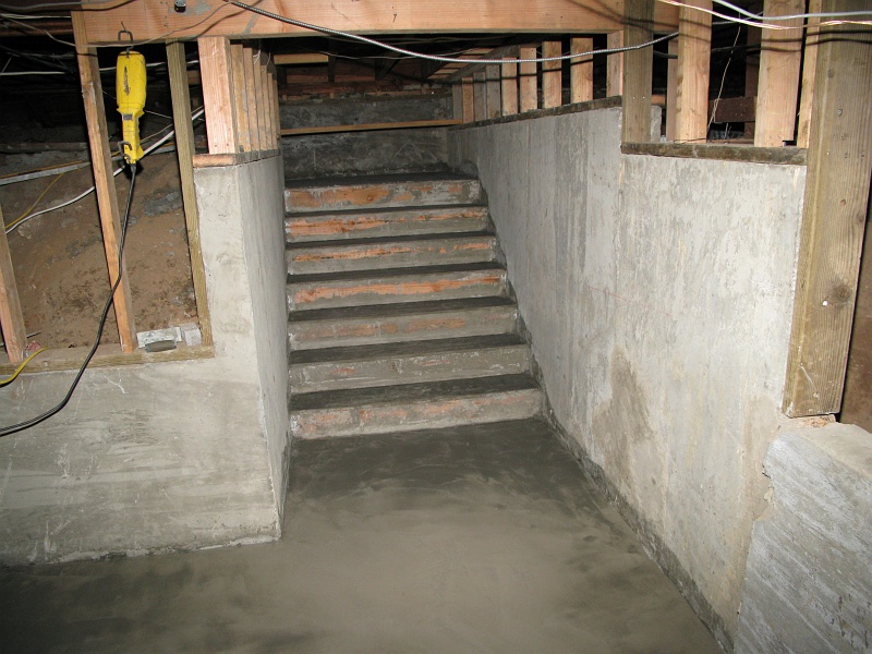 IMG_1605.JPG - Meanwhile, under the house. Contractor offered to raise that beam. It is about 1/2" above my head. I may take him up on that.