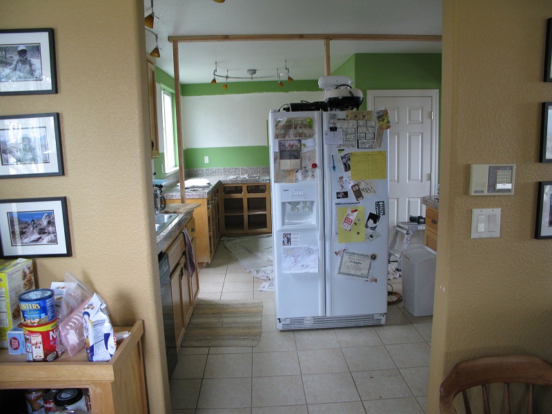 IMG_1617.JPG - Super compact sink-fridge-stove triangle now.