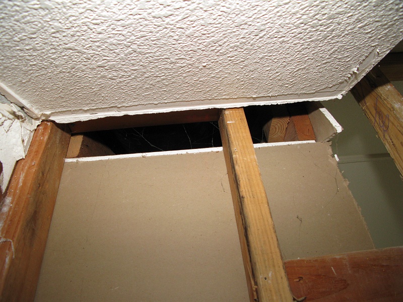 IMG_1700.JPG - What's inside a soffit?