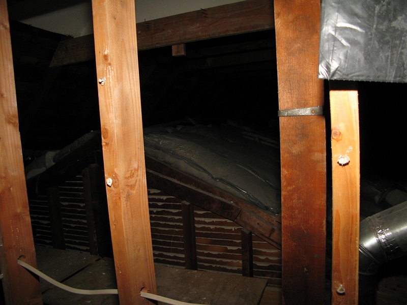 IMG_1702.JPG - Inside the closet area.
