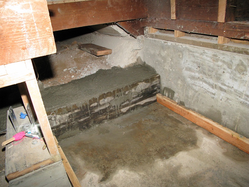 IMG_1744.JPG - Looks like some footing is required there for the top of the stairs.
