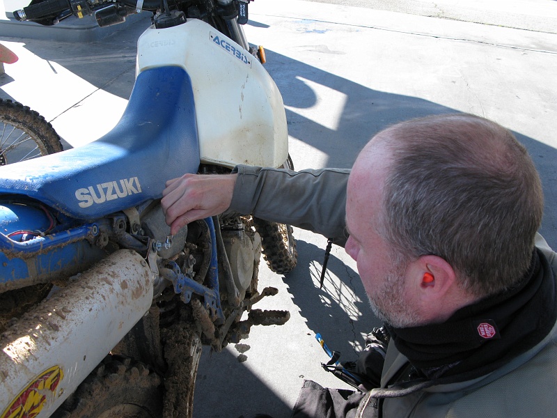 IMG_1832.JPG - We both carry spare bolts. It figures though that only Pete's spares have what I need.
