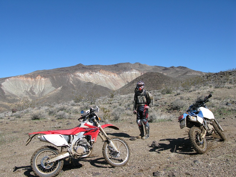 IMG_1843.JPG - We get lost. Good time to take stock and see if we invent something to substitute for my clutch cable.