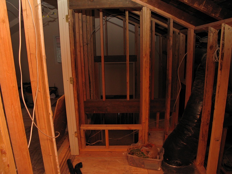 IMG_1904.JPG - Shelves going into that otherwise wasted space behind the bathroom wall over the stairs.