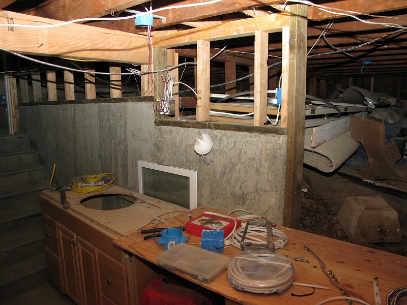 IMG_1961.JPG - Crawlspace will have a light finally.