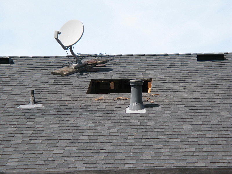IMG_1980.JPG - I really need to get that old dish off of there once and for all.