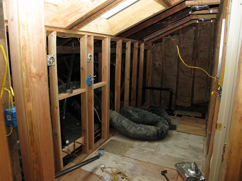 IMG_2033.JPG - Flex duct has no home at the moment.