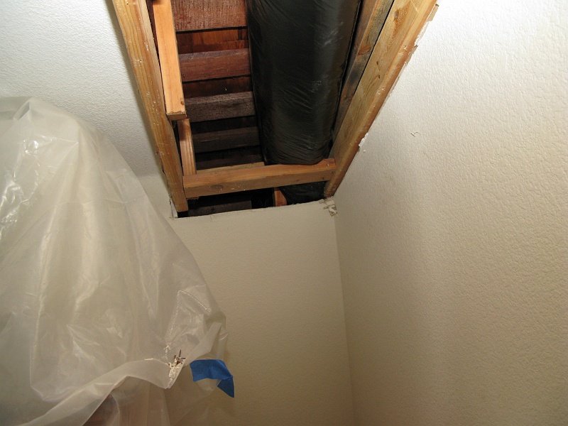 IMG_2034.JPG - 8" duct squeezed through a what, 4" opening?