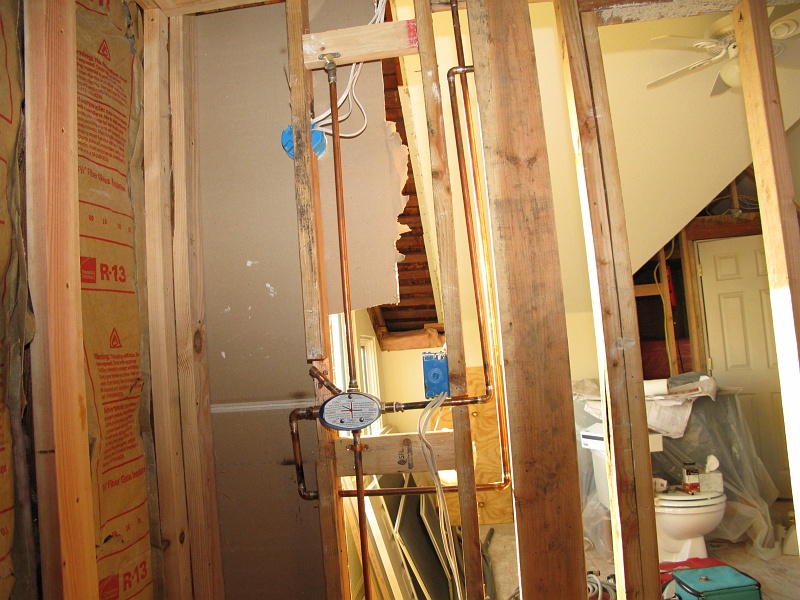 IMG_2134.JPG - Moved the supply pipe on the left so that that 2x4 bay would be open and have room for a shampoo niche.