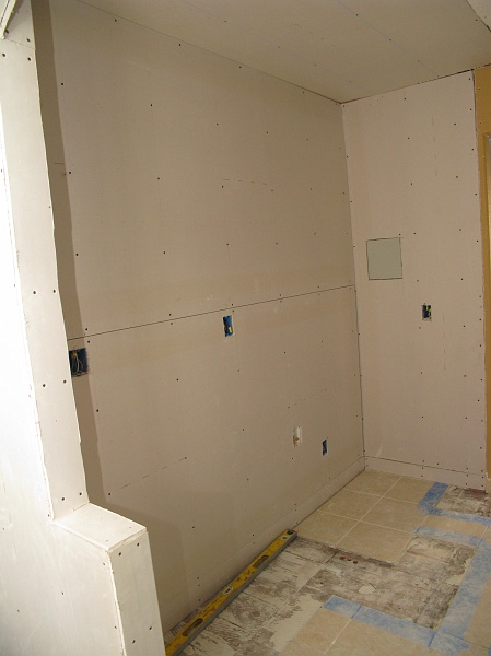 IMG_2137.JPG - Wow. The back wall of the kitchen. Looks very different now. Starting to look like a real room.