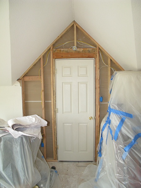 IMG_2150.JPG - Was worried it might seem like a smaller room once that gable got closed up, but it doesn't seem to make a difference.
