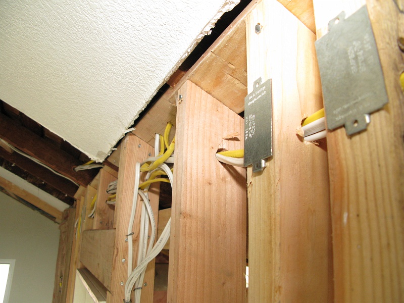 IMG_2155.JPG - OK building code fans. Why do only some of these 2x4 have the plates to keep you from accidentally driving a fastener into the wires once the wall is closed up and you can't see this stuff?