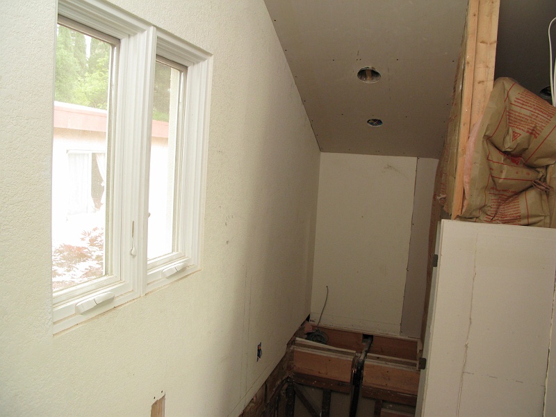 IMG_2219.JPG - Second floor landing.