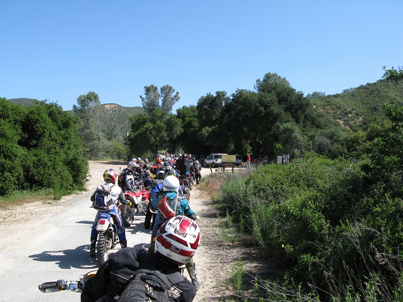 IMG_2251.JPG - Line for inspection entering Pozo.