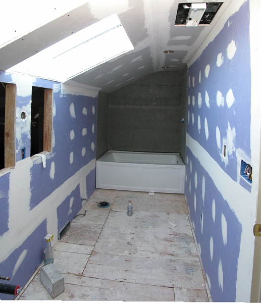 bath_mud.jpg - Even the wide angle lens can't get this whole tight space in one shot.