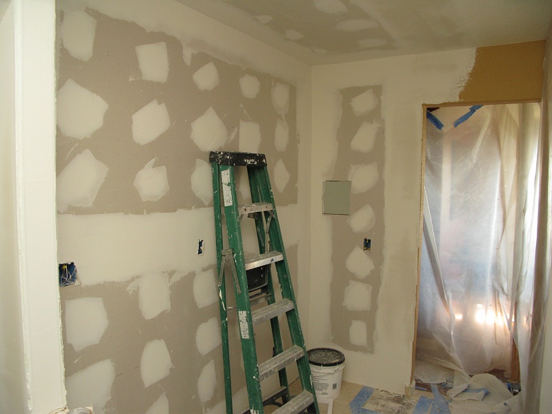 IMG_2362.JPG - Second or third coat on the mud now.  Lines and spots are getting wider and flatter.