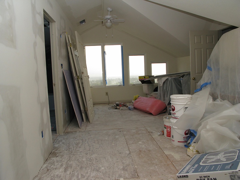 IMG_2373.JPG - Lots of sanding of joint compound today. Dust dust dust.