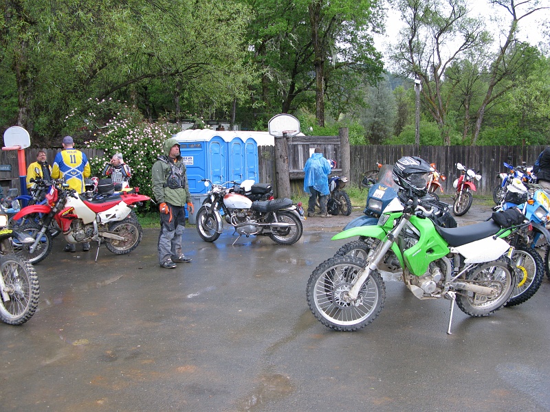 IMG_2464.JPG - Rain lets up for a bit. Note the vintage machinery.