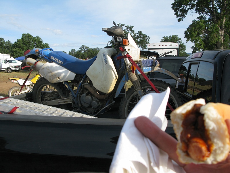 IMG_2512.JPG - Chili dog helps with the loading.